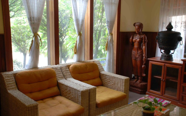 City River Hotel