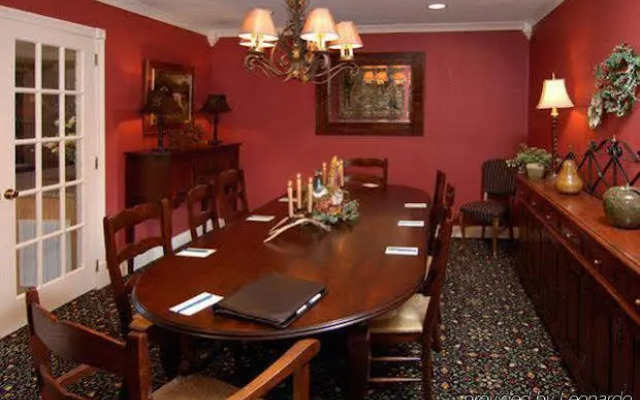 Hillwinds Inn