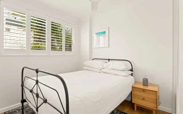 Coastal 2-bed Apartment Steps From Manly Beach – Guest Rooms – Sydney