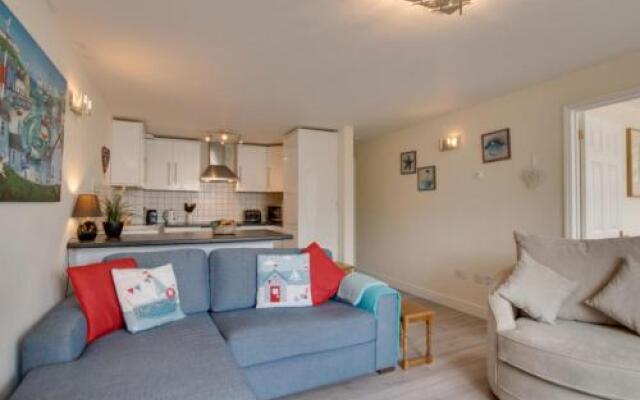 Apartment Headlong