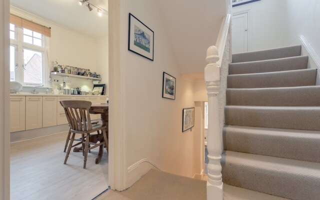 Charming 2 Bedroom Apartment Near Battersea