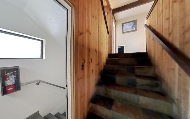 Upgraded 4 Bedrooms at 1849 Condos - Slopeside To Skiing & Mountain Biking