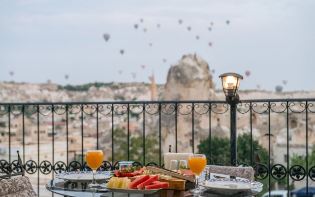 Charming Cave Hotel