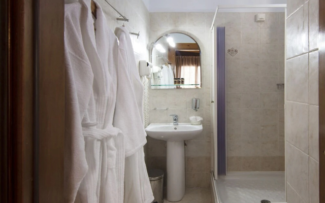 Stone Suites by White Hills