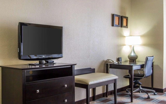 Comfort Suites Airport