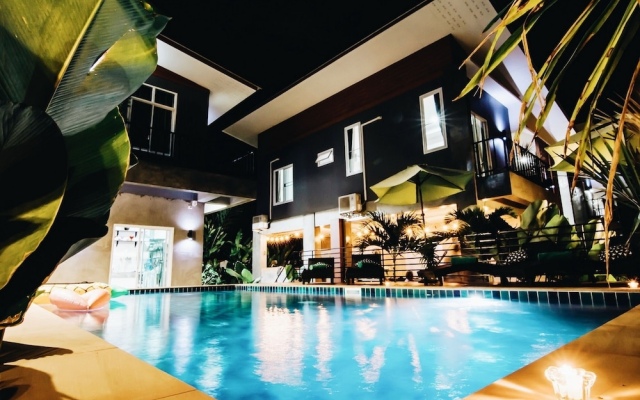 Villa Rajapruek Entire 3 villas 7 bedrooms near airport