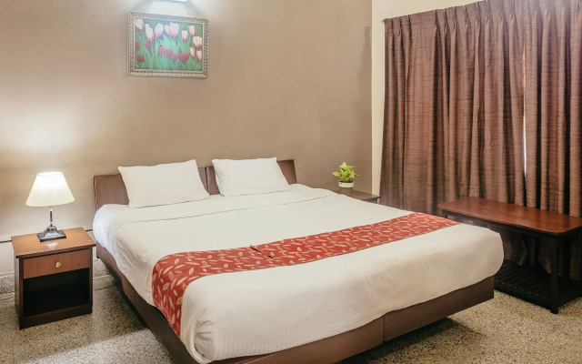 Hanu Reddy Residences Wallace Garden