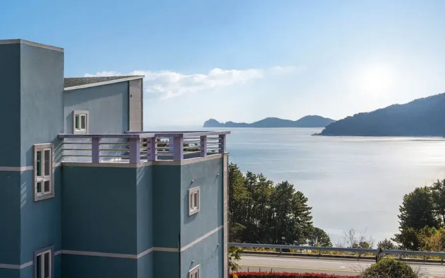 Geoje Marine Castle Spa Pension
