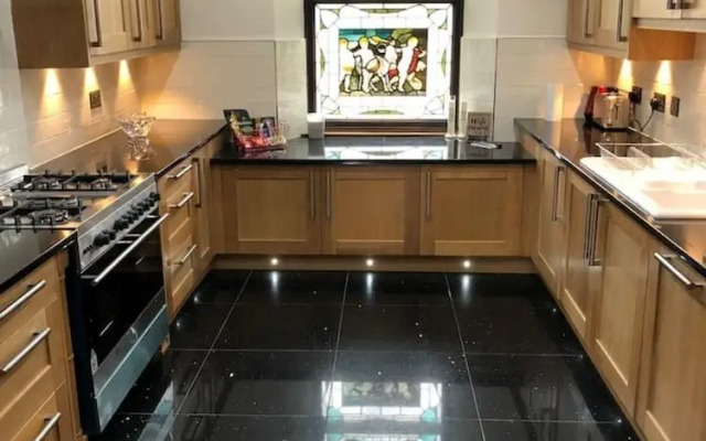 Beautiful 4-bed Villa in Glasgow