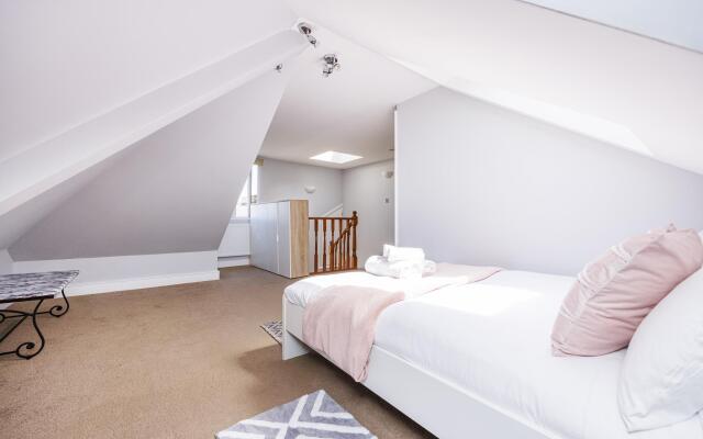London House Sleeps 12 Free Parking Wifi