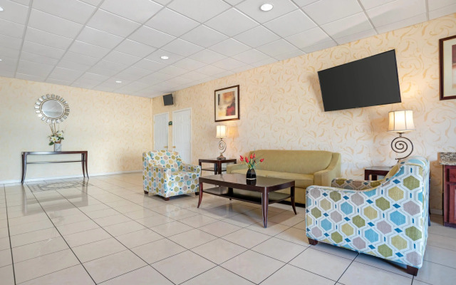 Quality Inn & Suites near Lake Eufaula