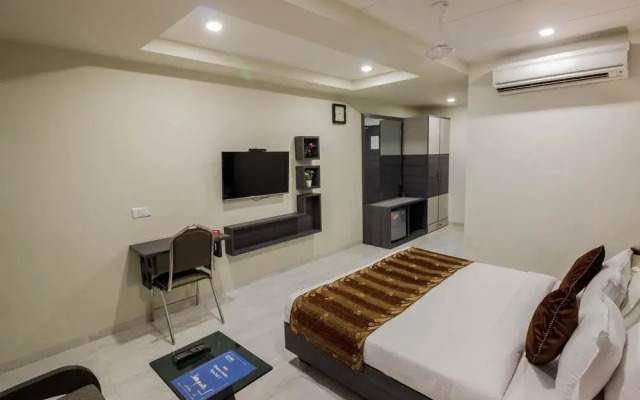 OYO Rooms High Court SG Highway