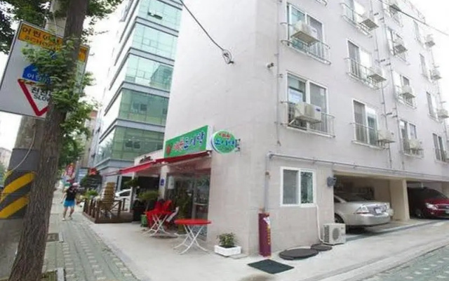 Twin Rabbit Hostel