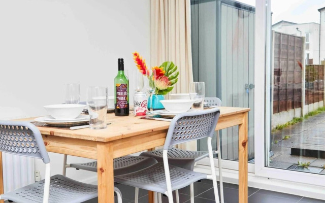 Dellehomes Remarkable 4-bed House in Manchester