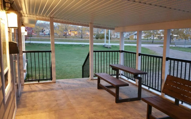 Sunrise Inn and Suites