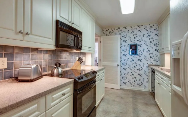 Beach Club 25 by RedAwning