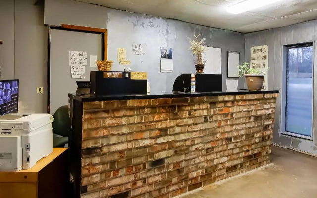 OYO Pinewood Inn & Suites Silsbee