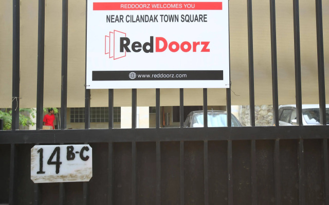 RedDoorz near Cilandak Town Square