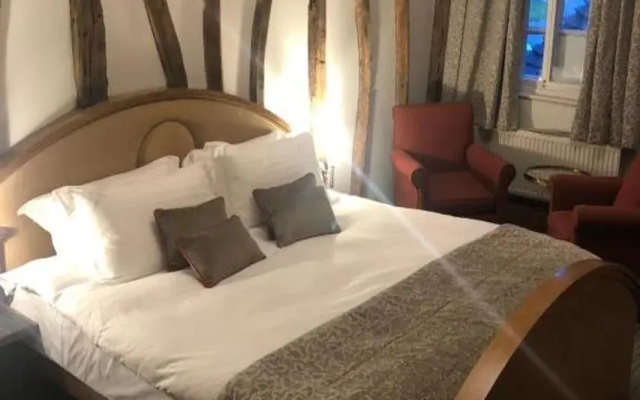 OYO The Greyhound Inn