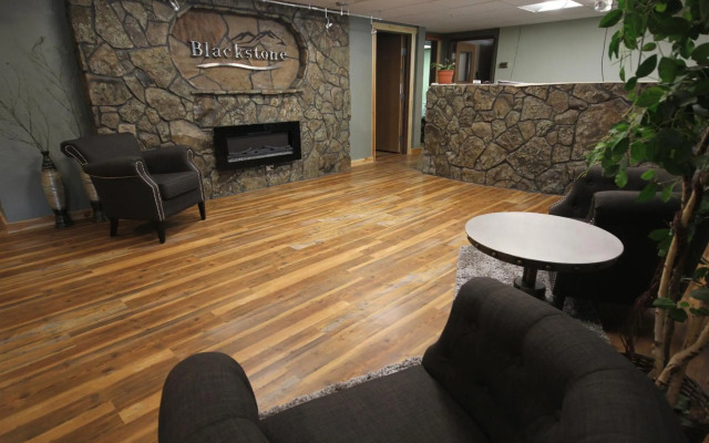 Blackstone Lodge & Suites