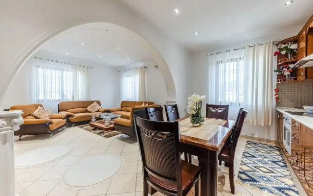 Authentic Lake View Apartment