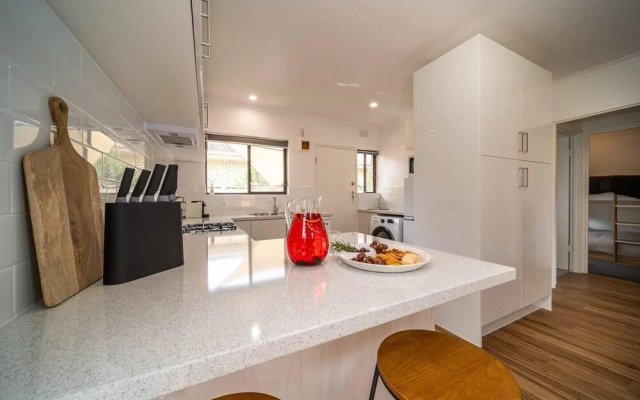 Harmony at Henley Beach-Wifi - Nespresso - Netflix