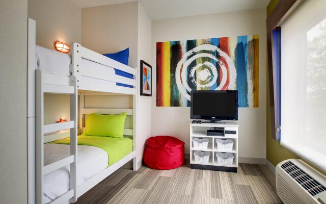 Holiday Inn Express & Suites Aurora - Naperville by IHG