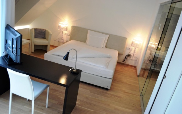 City Hotel