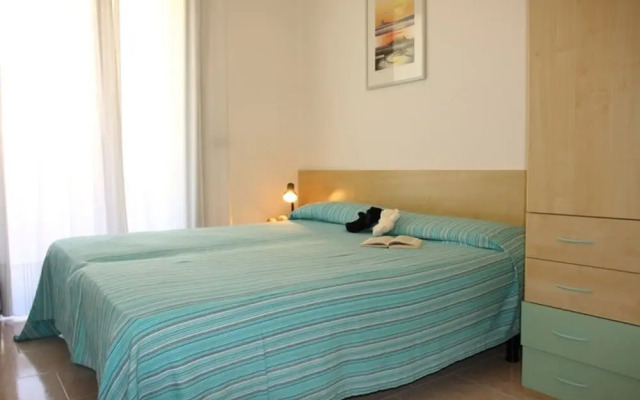 Flat With a Lovely Poolside Garden With bbq