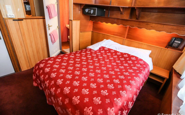 Nadia Hotel