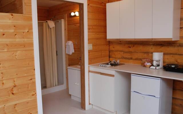 Triple J Hotel & Cabins