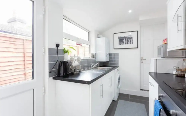 Ashton House, Luton - inhabit short stays