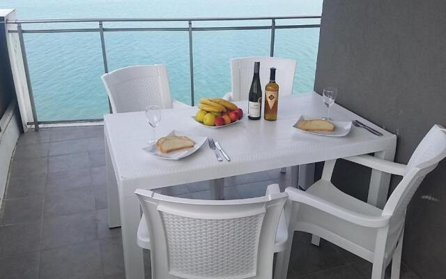 SEA-VIEW Beluga & Dolphin Luxury HOTEL apartments