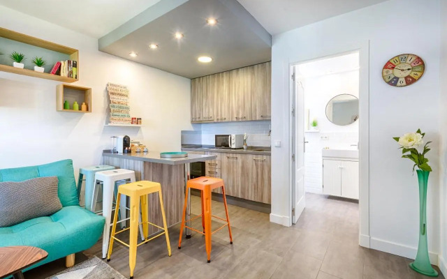 Beachside cosy apartment with pool