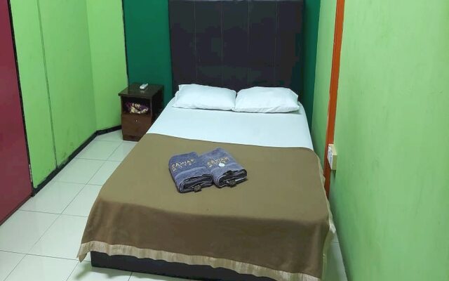 OYO 90937 Tanjak Hotel