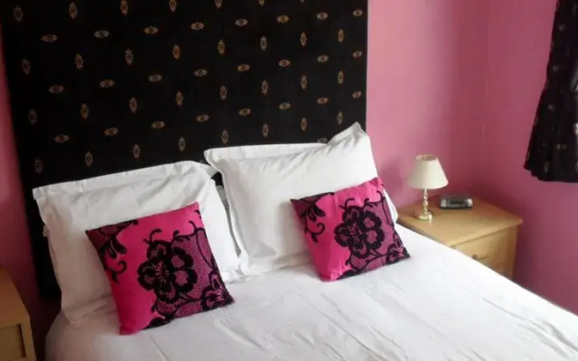 Old Greasby House Bed & Breakfast