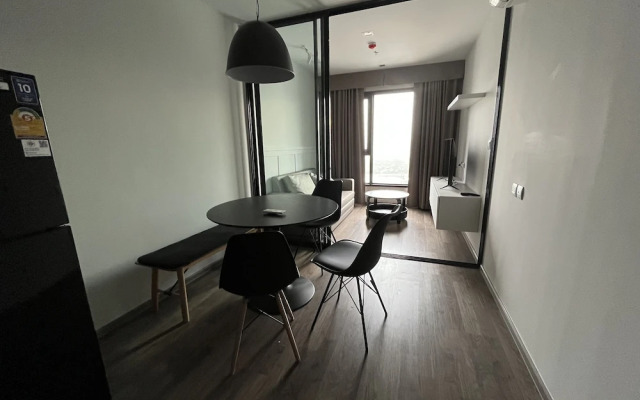 1 bed plus condo near JJ market