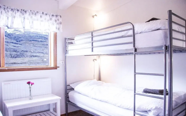 Fossardalur Guesthouse - Hostel