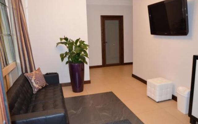 Figaro - Hotel I Restauracja