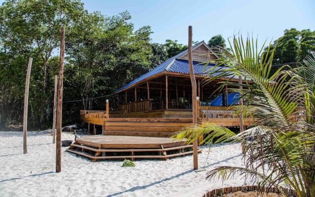 Nest Beach Club - Hostel