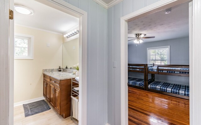 A Large Tropical 7 Bedroom Estate by RedAwning