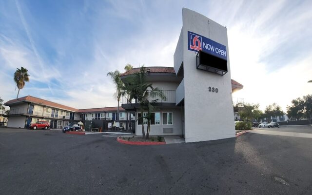 Studio 6 Suites San Ysidro, CA -San Diego South Bay