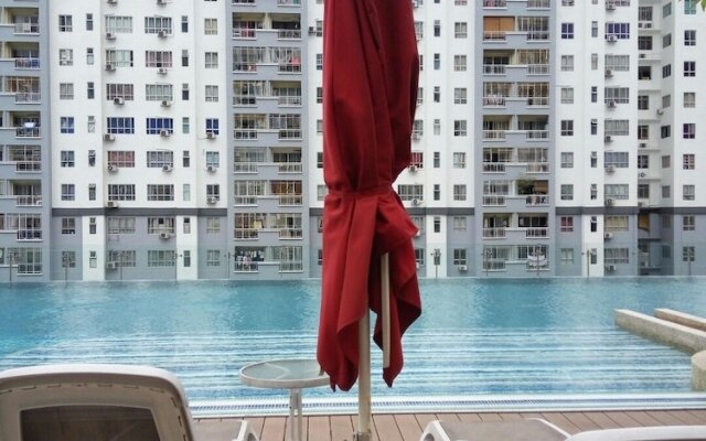Cosy suite near Airport and LRT station