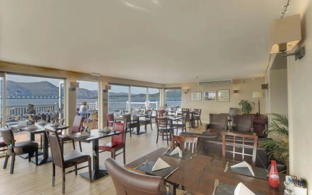 Holly Tree Hotel, Swimming Pool & Hot Tub