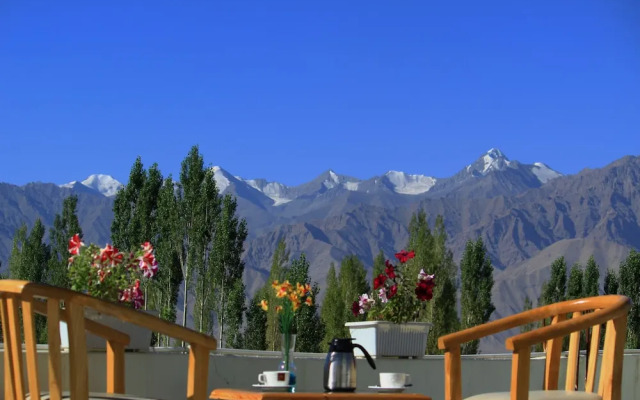 Royal Holiday Hotel