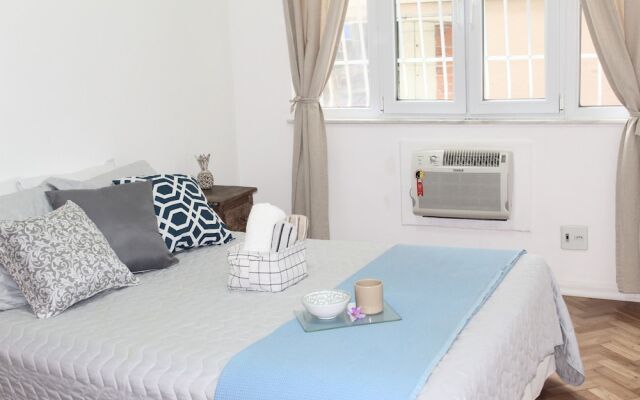 Leblon Posto 11 Esquina da Dias Ferreira