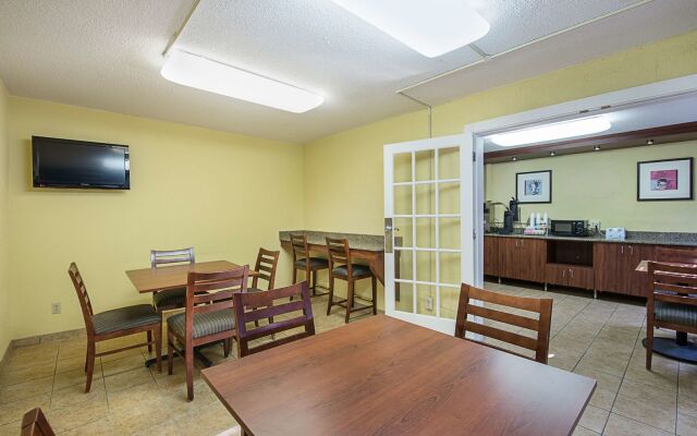 Motel 6-Moline, IL