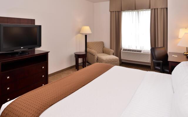 Holiday Inn Madison at The American Center by IHG