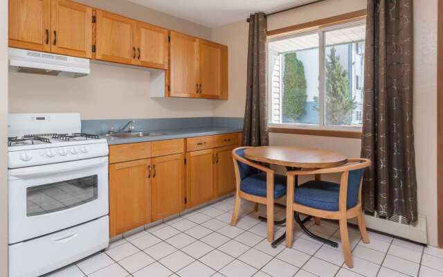 Super 8 by Wyndham Medicine Hat AB