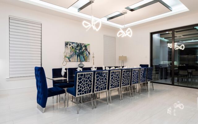 W318: 9 Bed, Avengers, Aladdin, Superhero Arcade